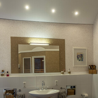 Badezimmer mit Wema-Wanddesign, ein Beispiel von 150 Designs.